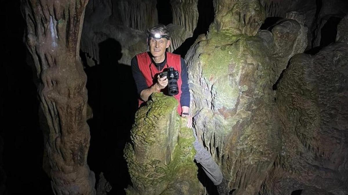 Las fotos de la misión francesa en Cabrera que ha descubierto cientos de inscripciones de los soldados de Napoleón en una cueva