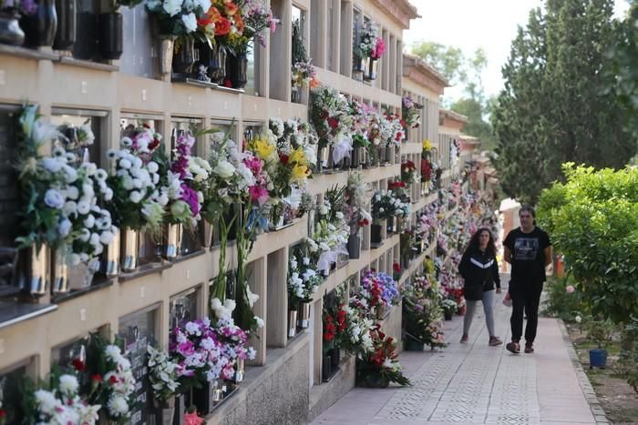 Día de Todos los Santos en el cementerio de Lorca