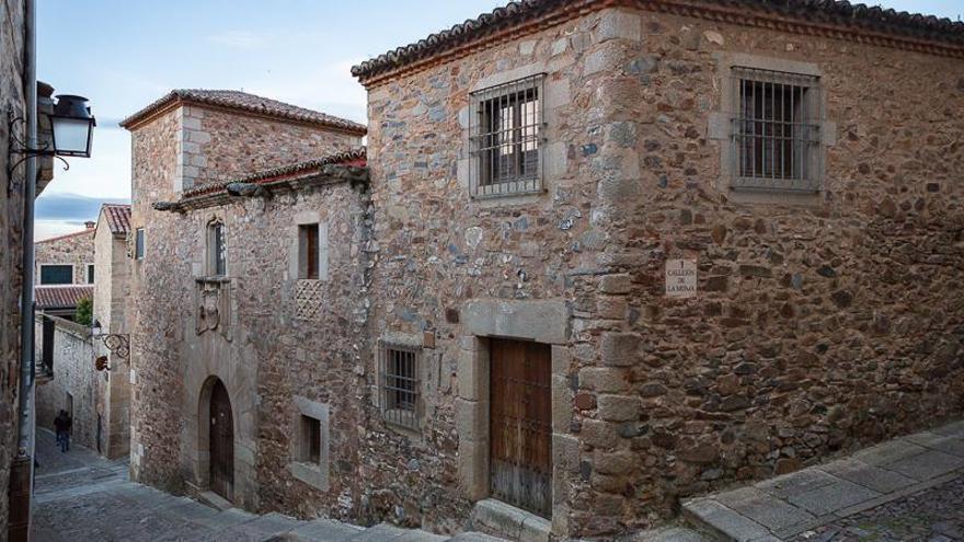 ¿Sabías que hubo un robo en la Casa del Mono de Cáceres en los años 80?