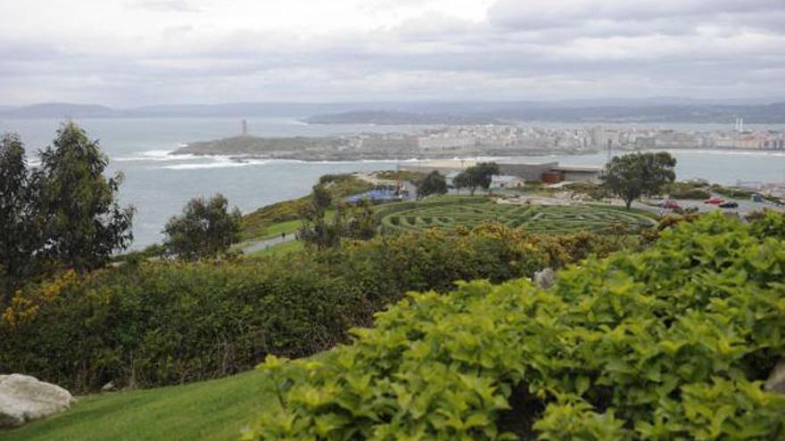 Vista de A Coruña desde el monte de San Pedro.