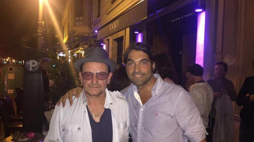 Bono, The Edge y Adam Clayton, en una despedida de soltero en Valencia