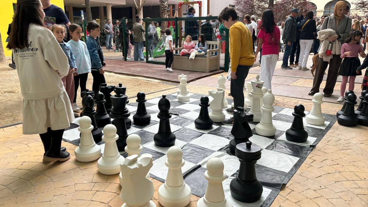 Un ajedrez gigante.