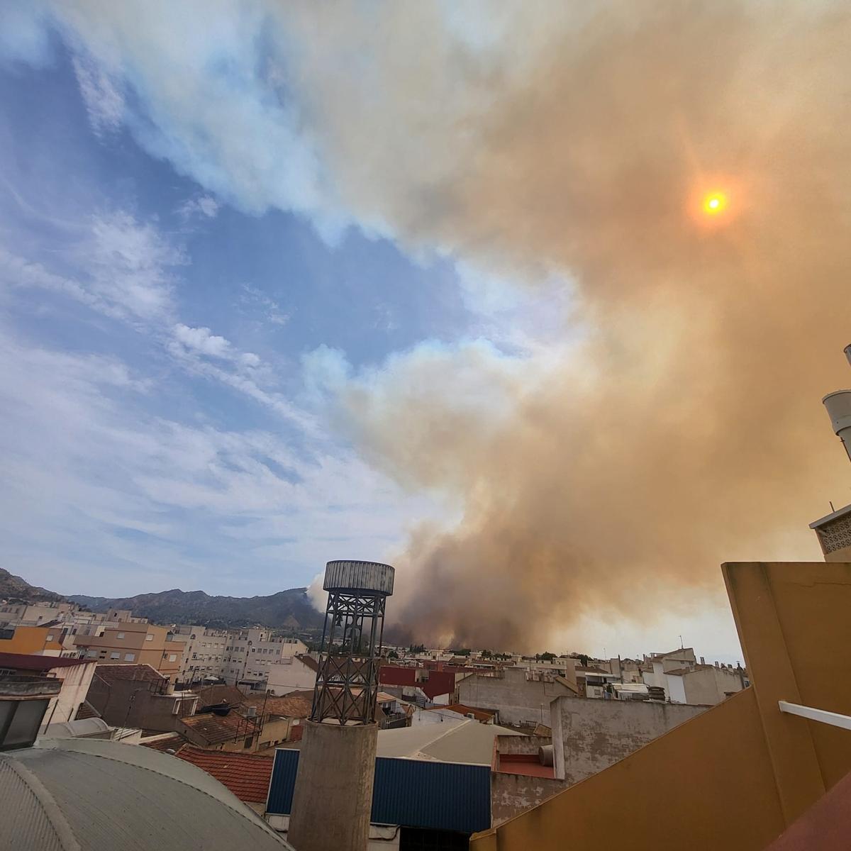 Las imágenes del grave incendio forestal en Los Garres (Murcia)