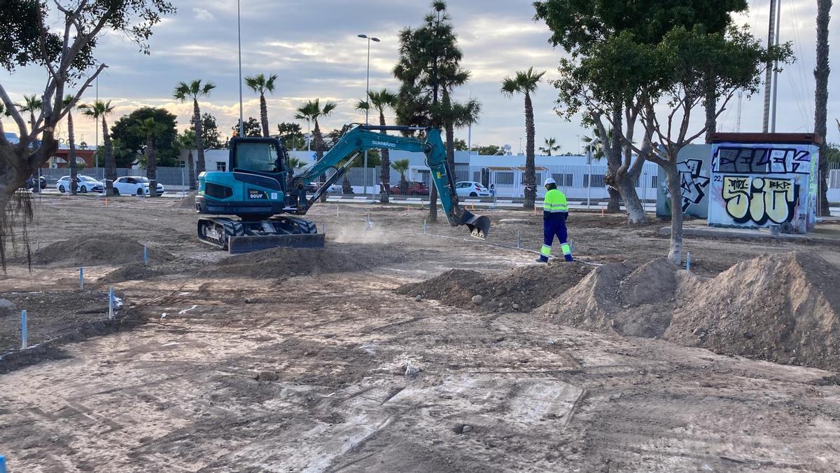 Comienzan las obras de construcción del tercer parque inundable de Torrevieja en la avenida de las Cortes Valencianas
