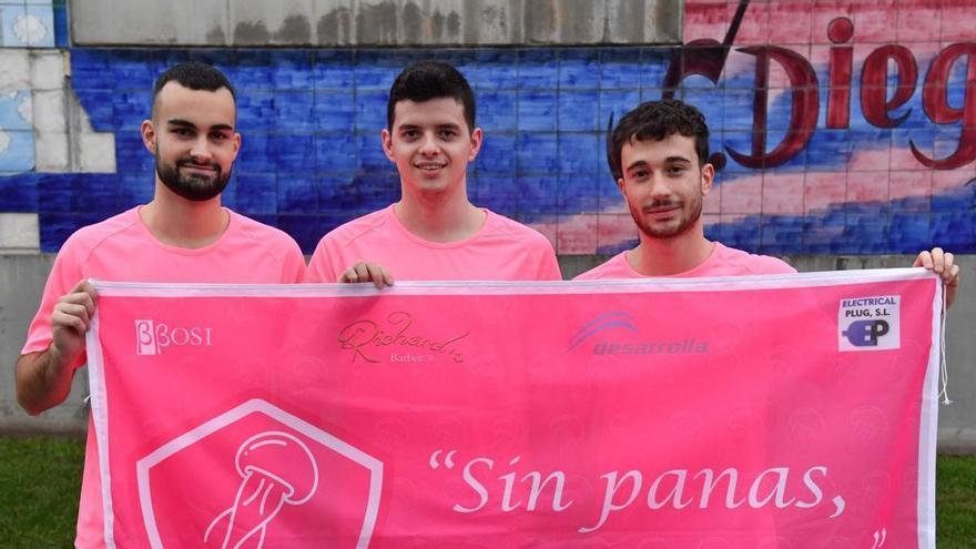 Jorge Carreira, Xabier Carneiro y Cristian Bravo, con la pancarta del CN Panas. |  // VÍCTOR ECHAVE