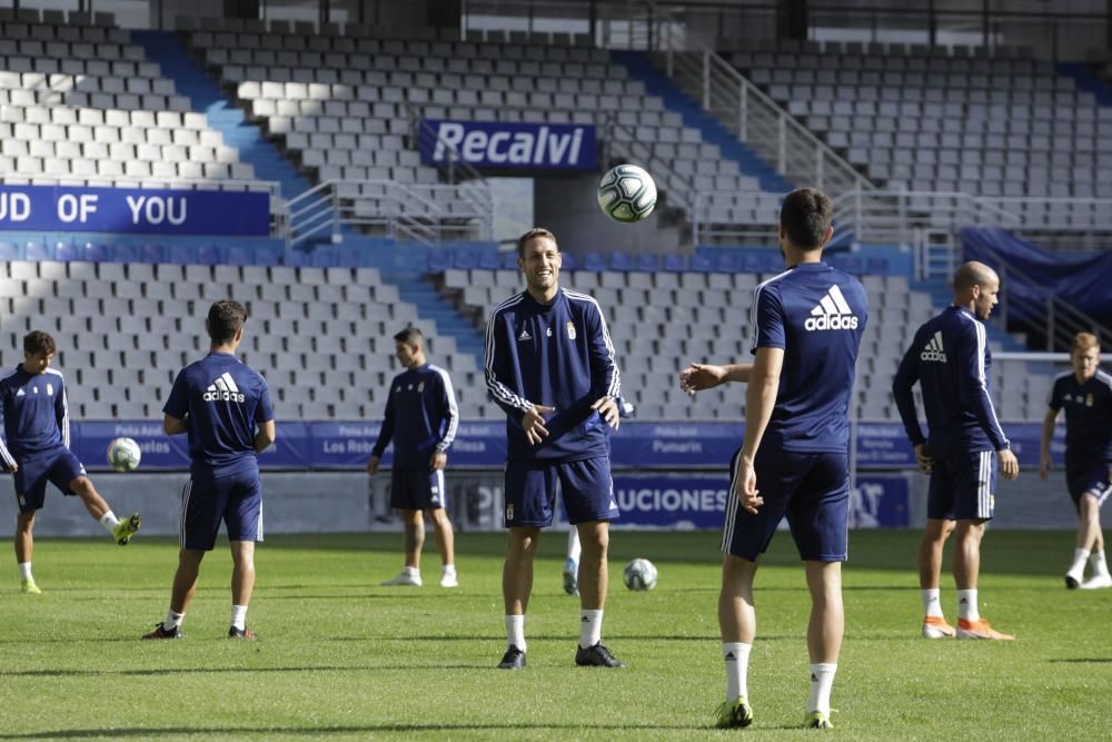 Entrenamiento del Real Oviedo en el Carlos Tartiere