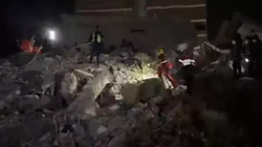 Localizan a un superviviente del terremoto de Venezuela en la Guaira