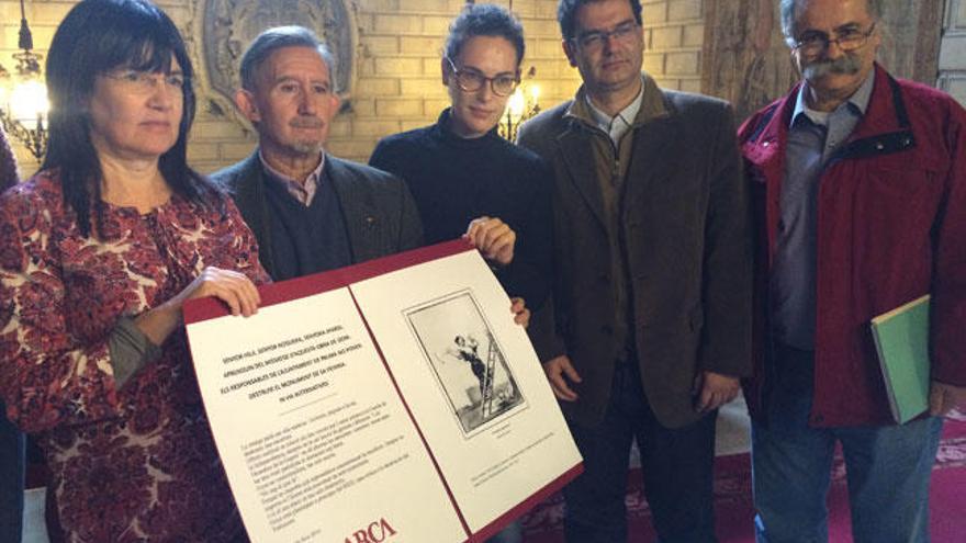 ARCA regala al alcalde un dibujo de Goya en contra de la destrucción del patrimonio