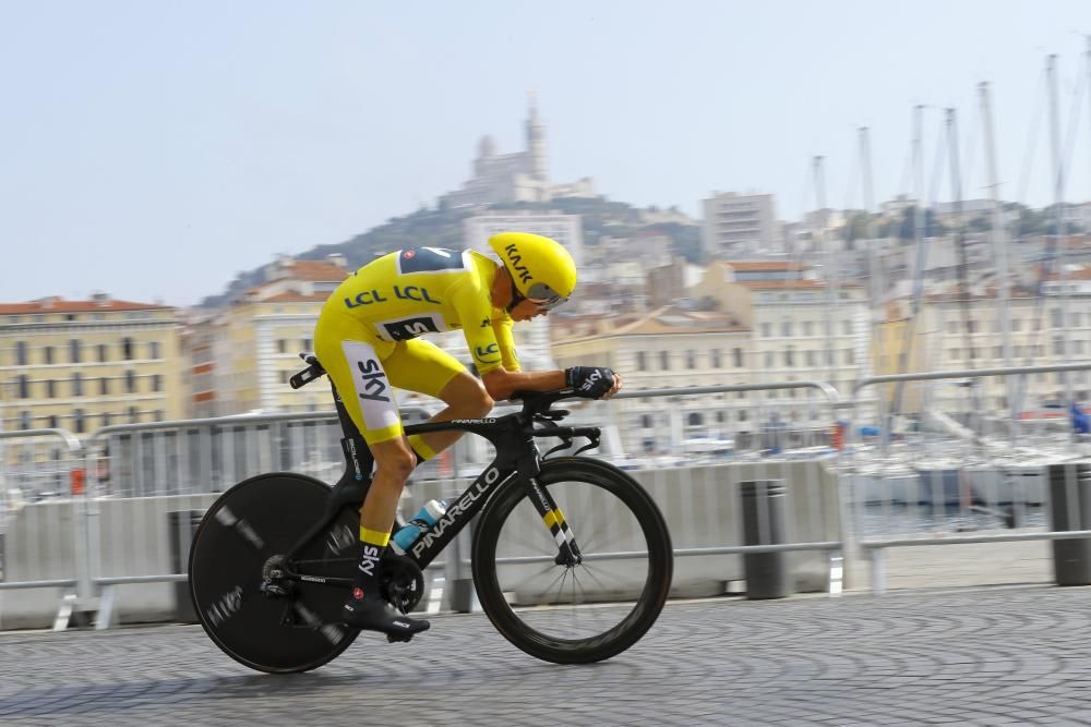 Froome se asegura el Tour en una crono en la que ganó el polaco Bodnar. Landa quedó a un segundo del podio de París. Urán y Bardet secundarán al campeón británico.