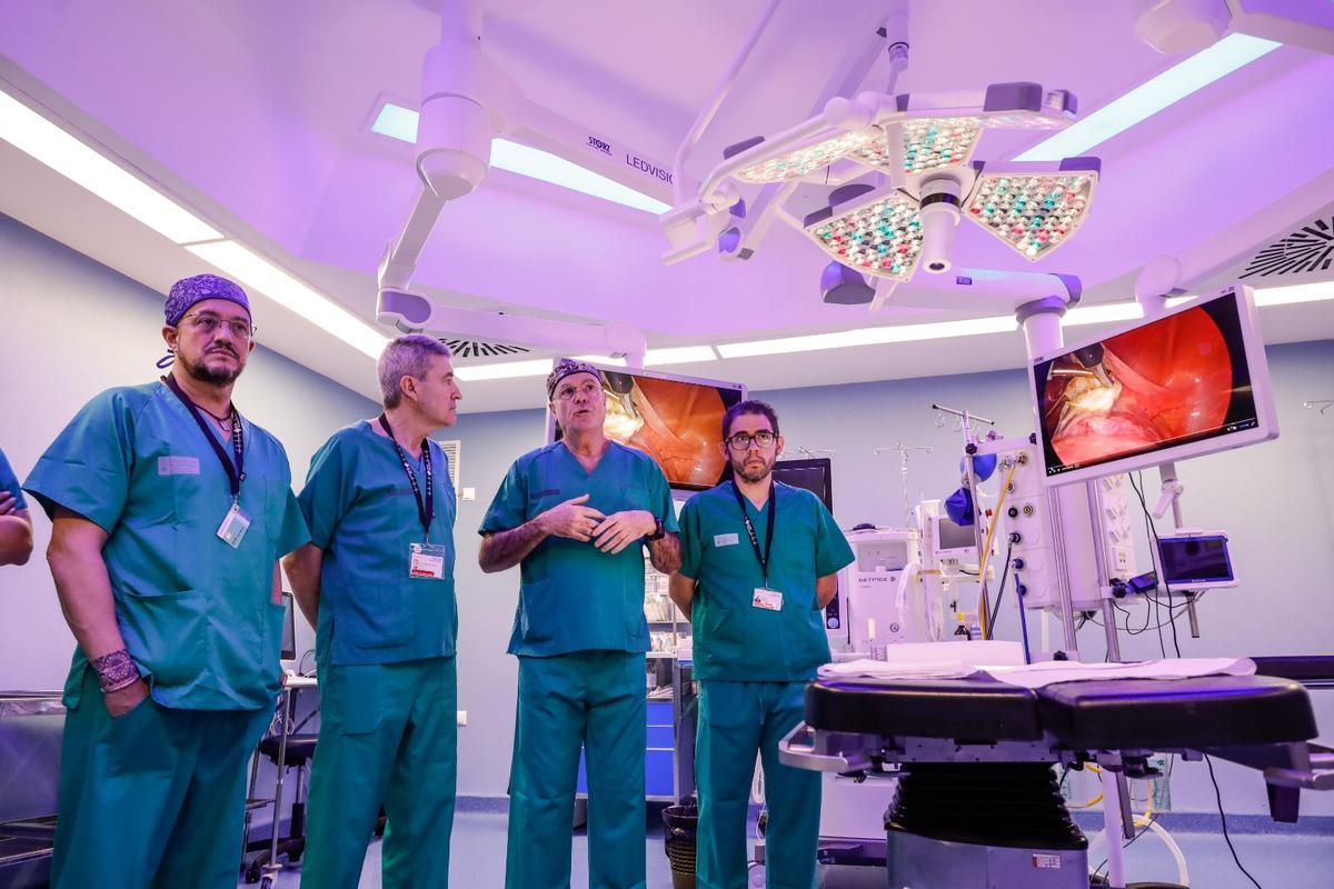 El conseller de Sanidad presenta en Alcoy el quirófano más avanzado