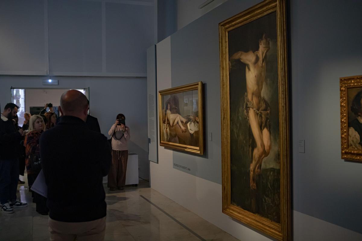 Al fondo, el desnudo que pintó Sorolla.