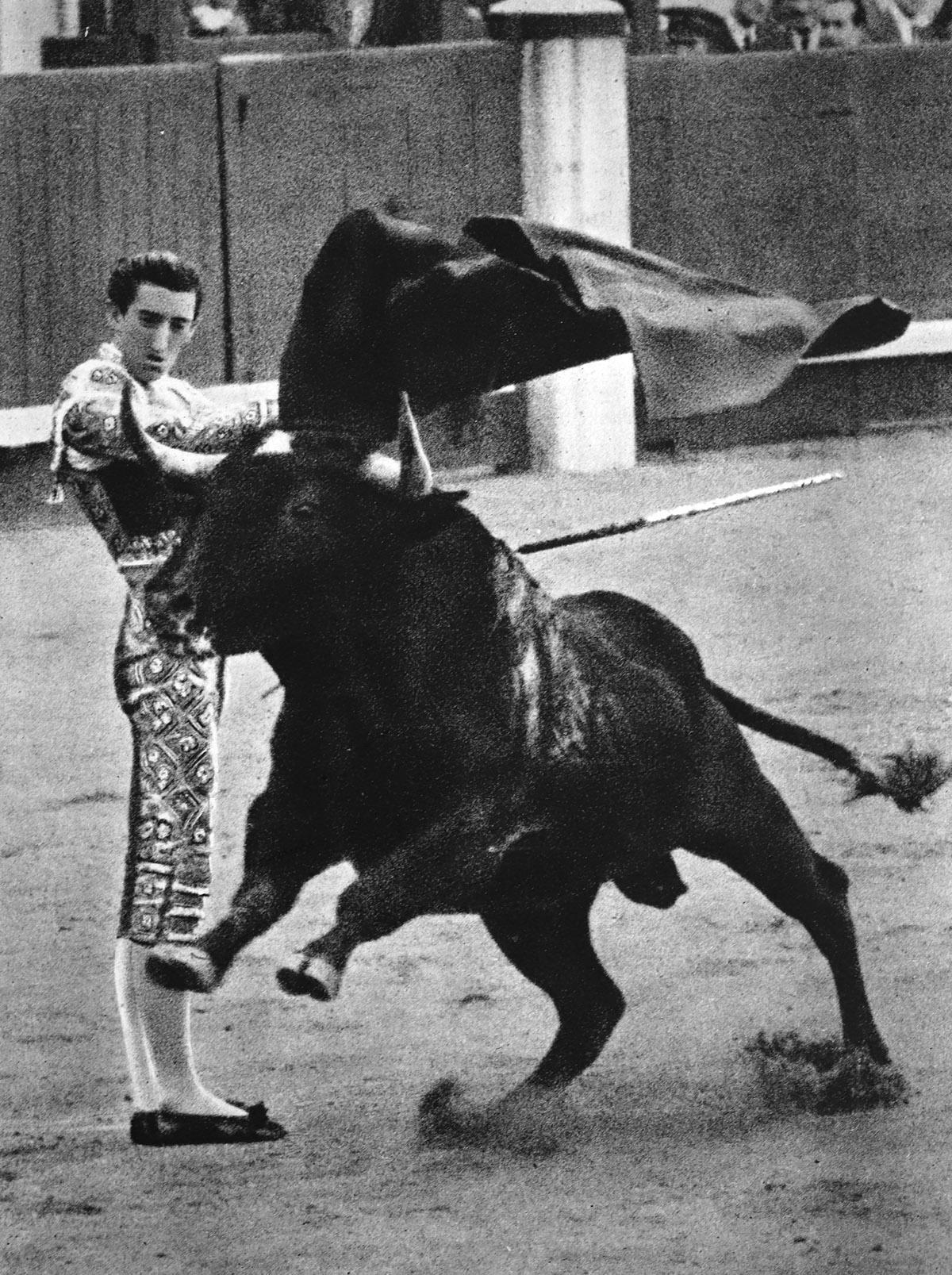 La clase del matador en un pase por alto