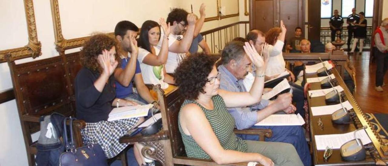 Imagen de la oposición en el salón municipal del Concello de Marín. // Santos Álvarez