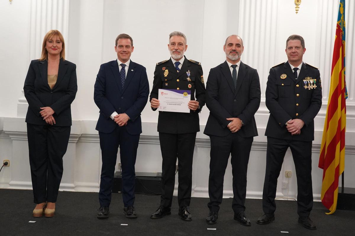 Acto institucional del Día de la Policía Local de Xàtiva, en la Casa de la Cultura.
