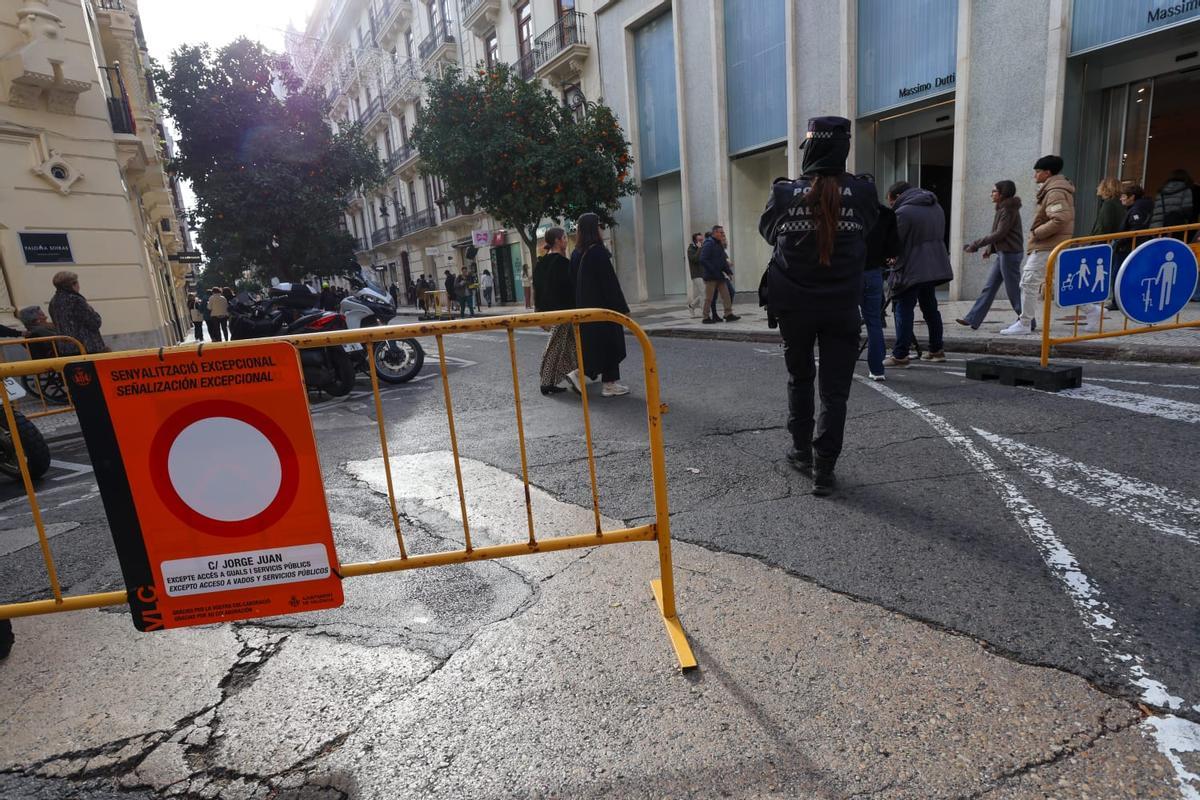 Cierran al tráfico la calle Jorge Juan
