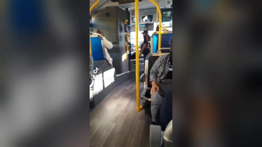 Expulsan a un pasajero conflictivo tras insultar y discutir con chófer de una guagua de Las Palmas de Gran Canaria