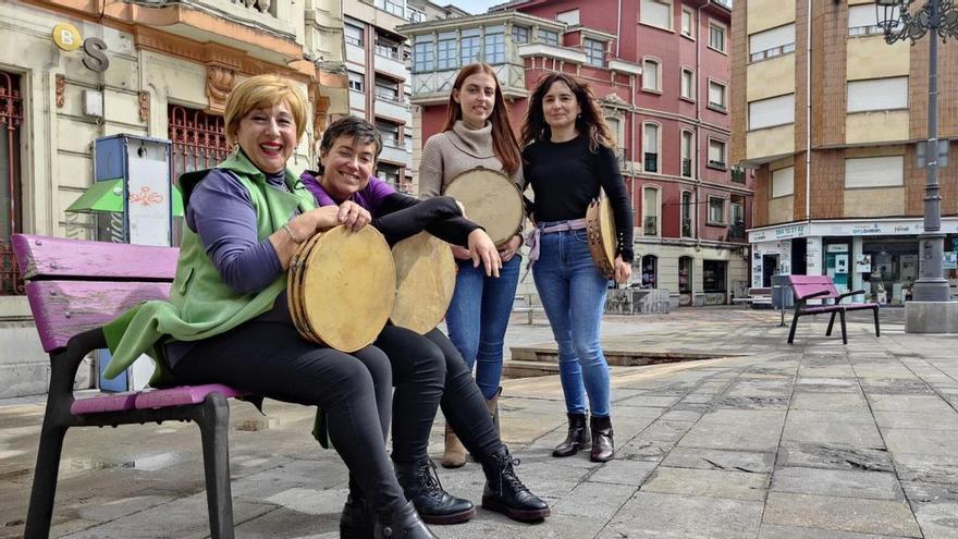 De izquierda a derecha, María José Fernández, Marta Elola, Lucía Fernández y Sonia Pérez en Sama. | D. O.