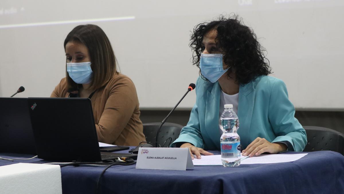 Elena Albalat, responsable del área de Igualdad y Seguridad Ciudadana de Onda, durante su intervención en la primera jornada de la Escuela de Igualdad.