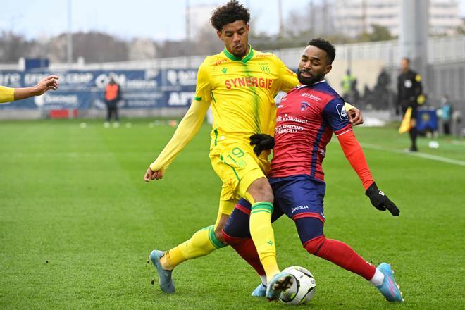 Vital Nsimba (derecha), lateral izquierdo del Clermont Foot este año, valorado en 2,5 millones