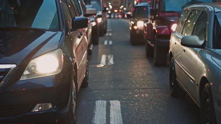 Los coches con etiqueta B y C dejarán de circular, pero ¿sabes a partir de cuándo?