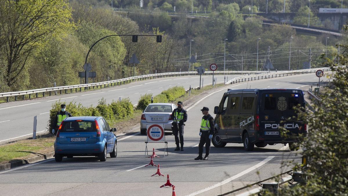 Un control de la Policía Nacional en la A-66.