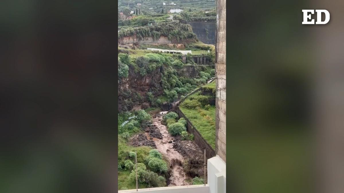 El barranco del Quiquira baja con fuerza en La Orotava tras una noche de lluvias