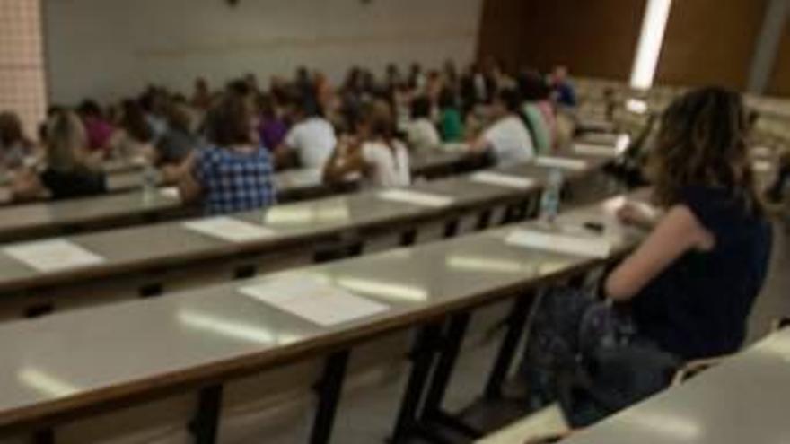 Casi 700 personas se presentan al examen para una bolsa de trabajo