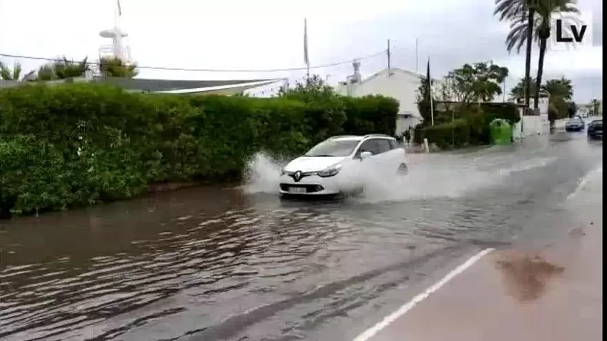 Las lluvias inundan un tramo del Primer Muntanyar de Xàbia