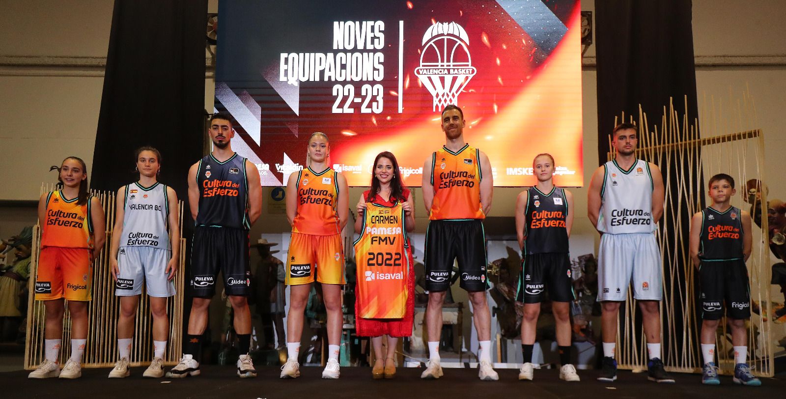 Las nuevas equipaciones de Valencia Basket: ¡Sorpresa con 'pólvora y cenizas'!