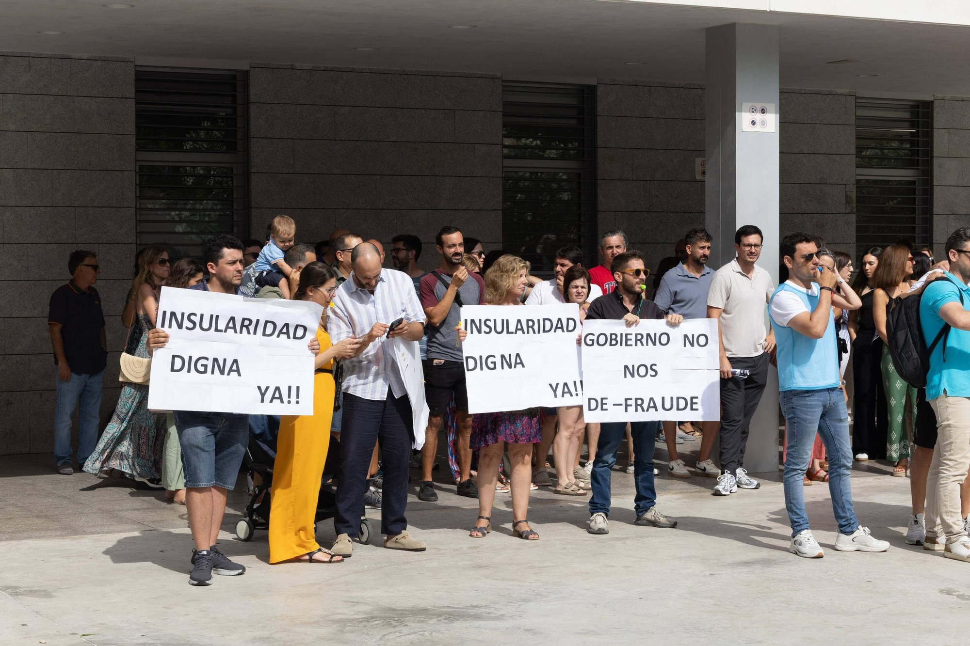 Concentración de funcionarios en Ibiza