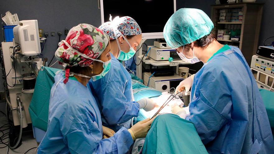 La espera en cirugía cae un mes pero Galicia no volverá a cifras prepandemia hasta 2022 - Vimarsana News