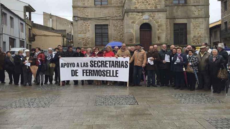 Nueva manifestación en Fermoselle para apoyar a las secretarias