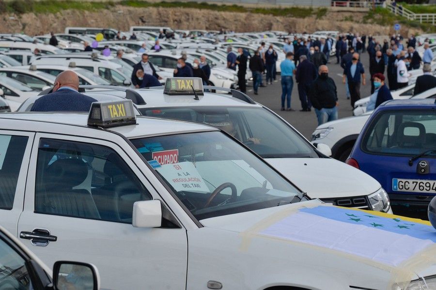 Manifestación-caravana para exigir la regulación del taxi