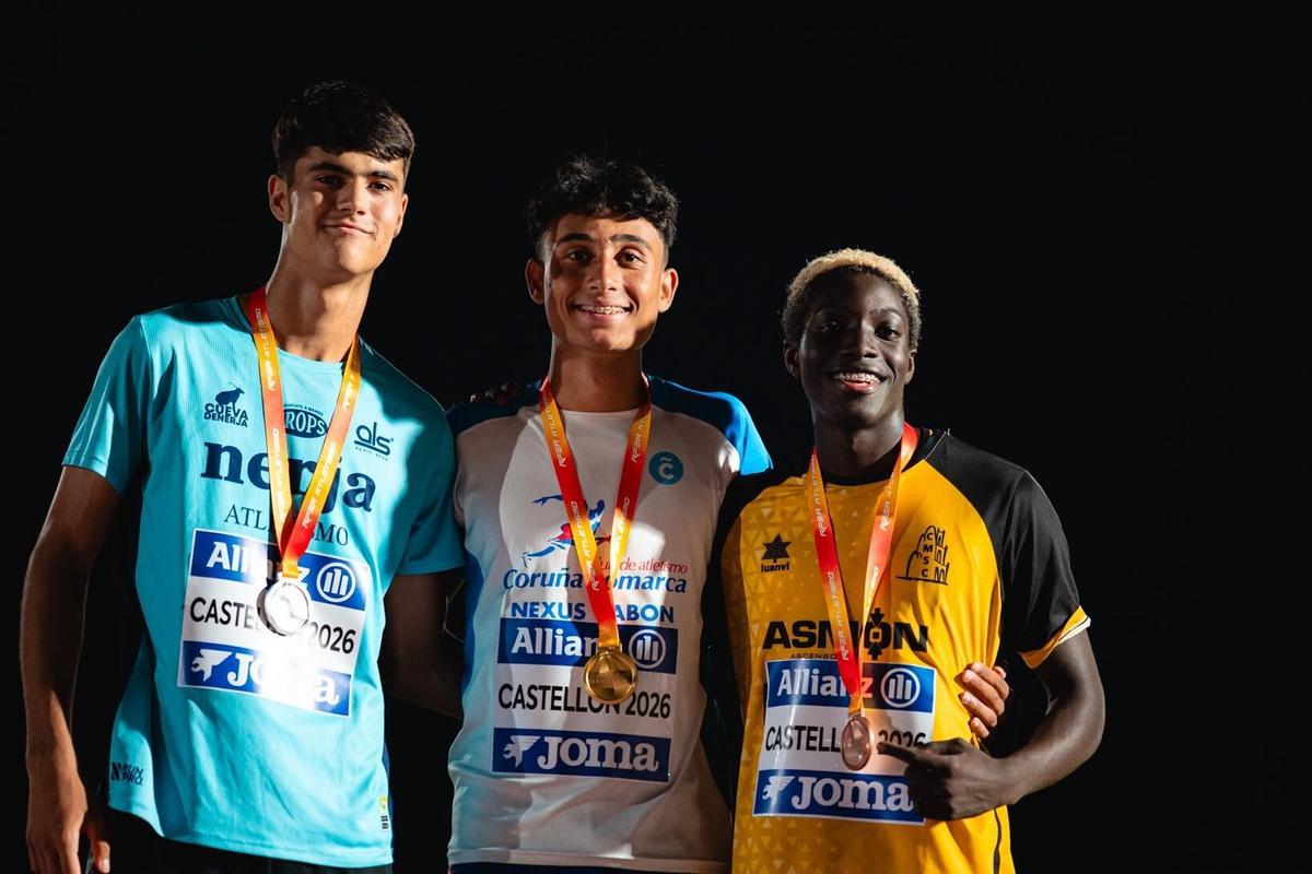 Bruno Castro, en el centro, en campeonato de España sub 18.