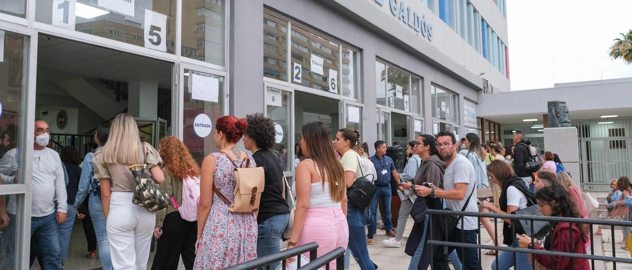 Opositores a docentes en la capital grancanaria.