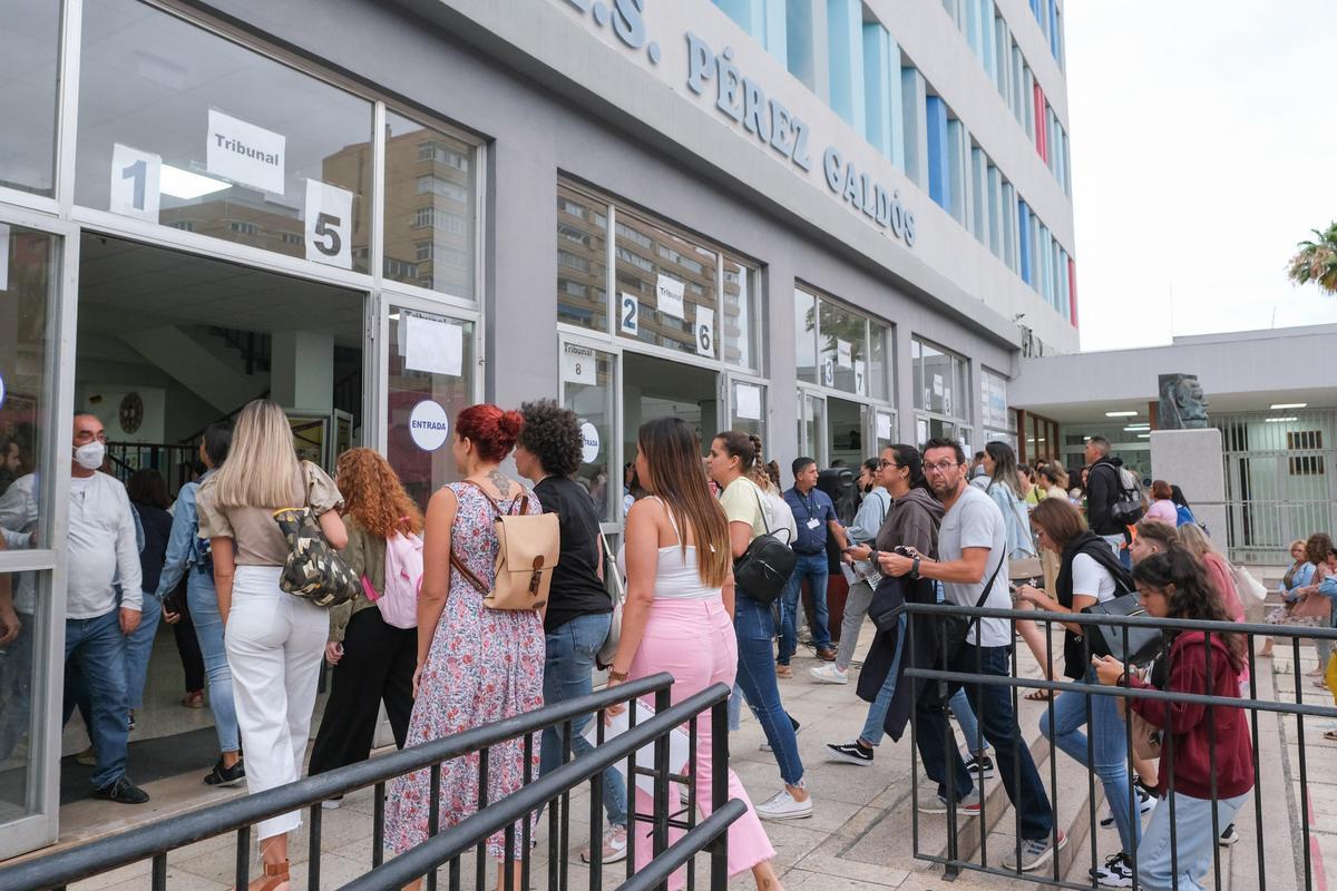 Opositores a docentes en la capital grancanaria.