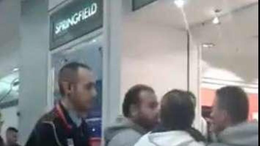 Veinte heridos tras un alunizaje en un centro comercial de Barcelona