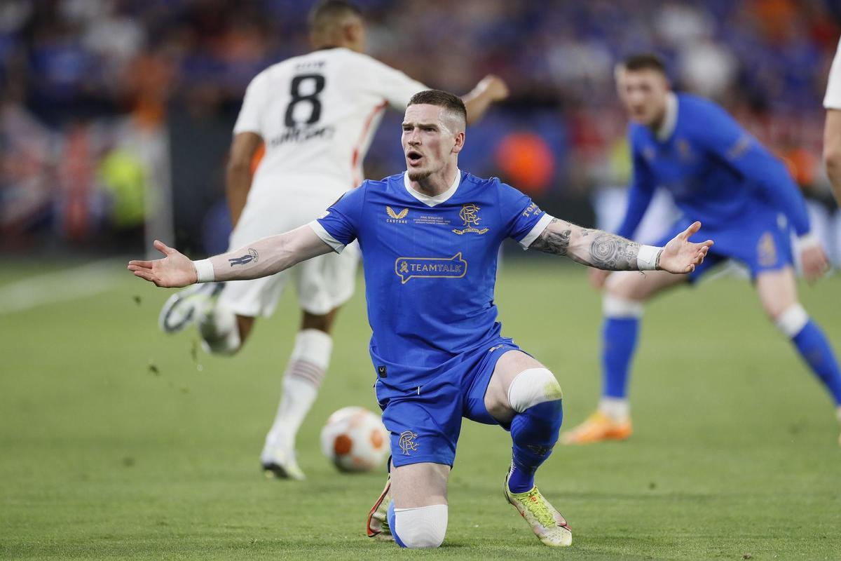 SEVILLA, 18/05/2022.- El delantero del Glasgow Rangers Ryan Kent, durante el partido de la final de la Liga Europa ante el Eintracht Fráncfort que se disputa este miércoles en el estadio Ramón Sánchez-Pizjuán, en Sevilla. EFE/Jose Manuel Vidal