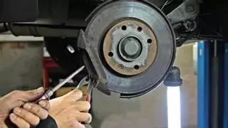 Un mecánico expone estas 5 reglas de la DGT: "No te dicen que rompen tu coche y que puedes tener un accidente"