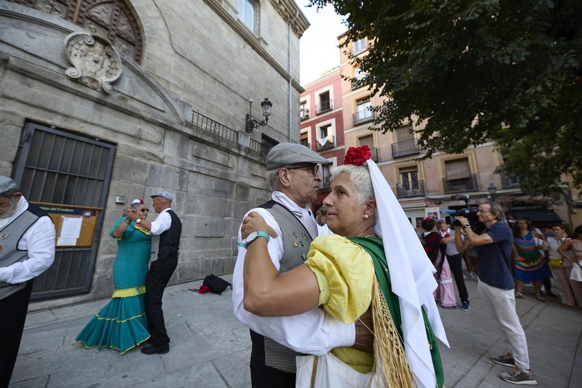 Para participar en el concurso, las parejas deberán inscribirse media hora antes, a las 19:30, en la misma plaza