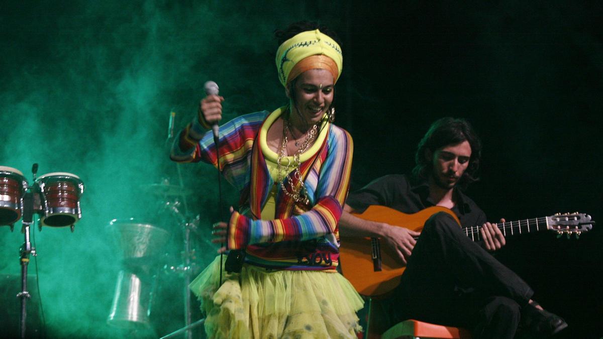 Marina, de Ojos de Brujo, en un concierto en Ibiza