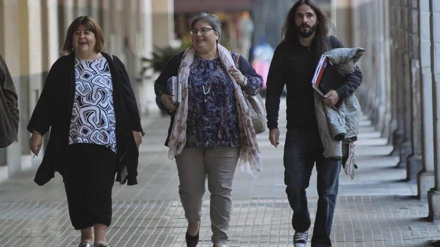 Picornell, a la derecha, junto a Seijas y Huertas antes de que estas fueran expulsadas de Podemos.