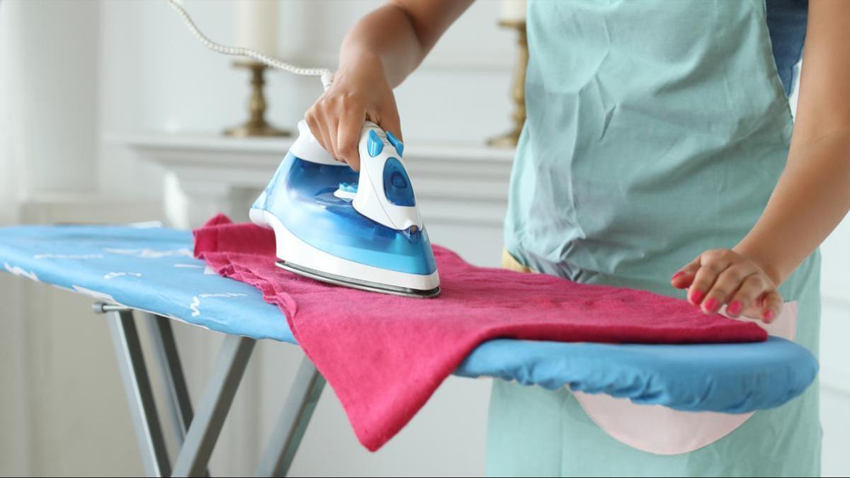 Cómo limpiar la plancha para que tu ropa quede siempre perfecta - Foto 1