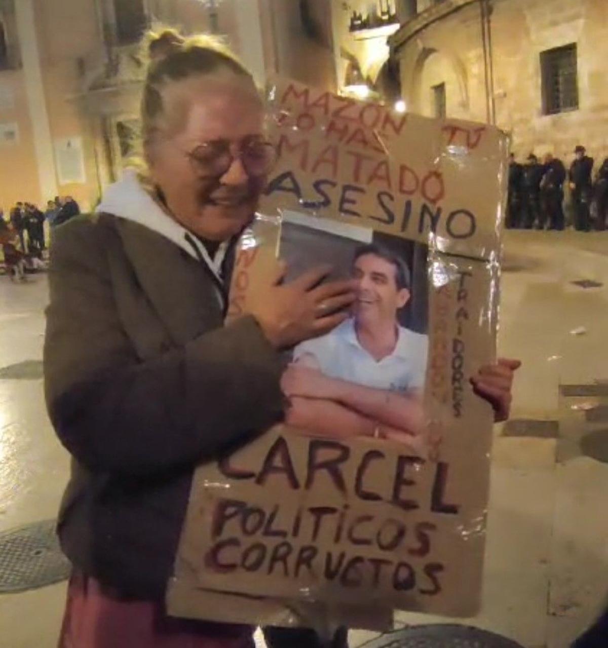 Victoria pide justicia por la muerte de Cándido.