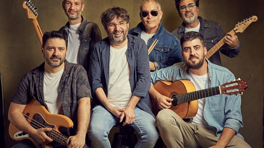 La banda de Jordi Évole presenta en València su proyecto de versiones  festivas