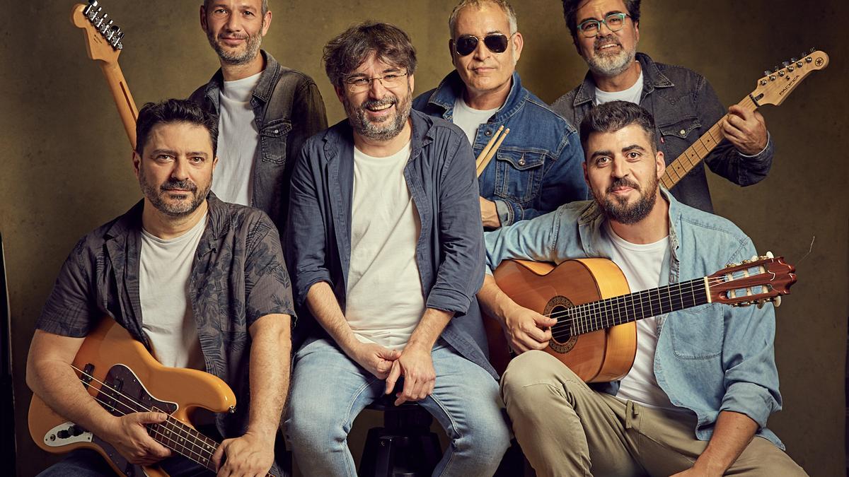 La banda de Jordi Évole presenta en València su proyecto de versiones  festivas - Levante-EMV