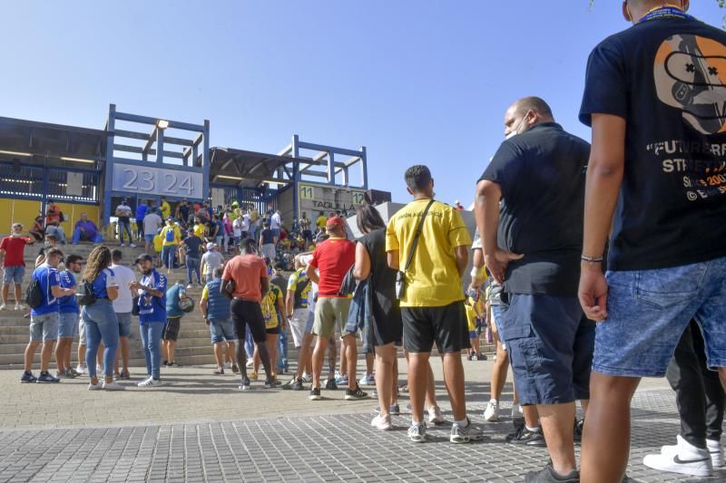 Ambiente durante el derbi en el Estadio de Gran Canaria