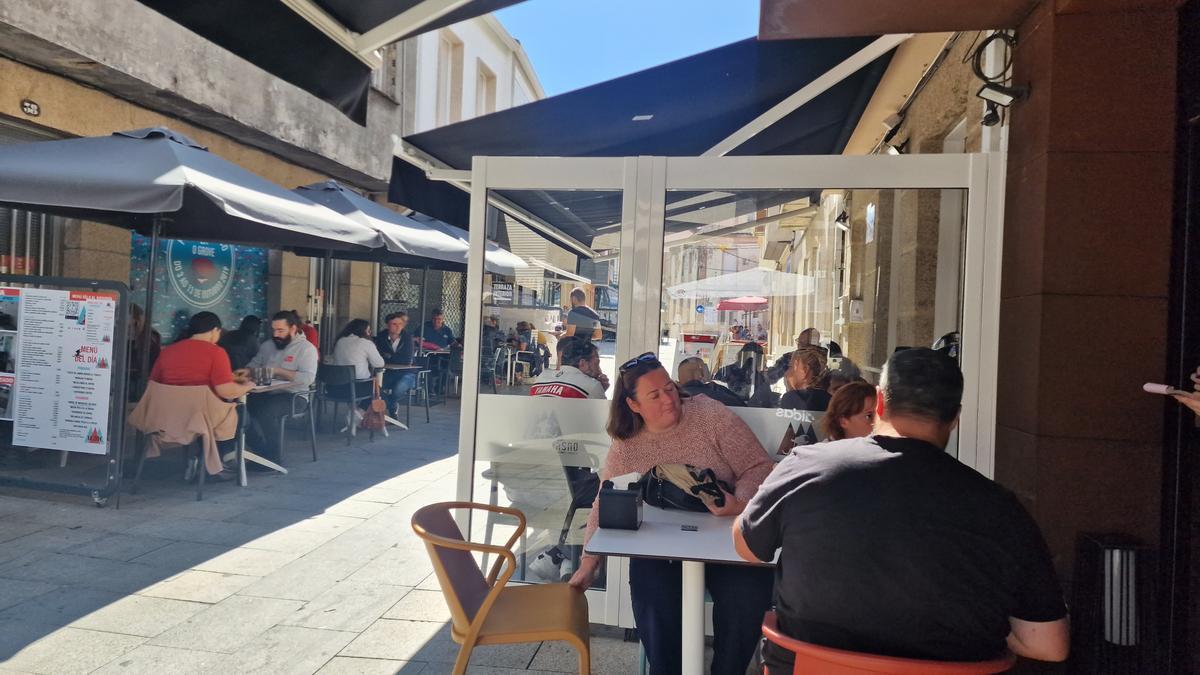 Ambiente en la calle Pratería, ayer.