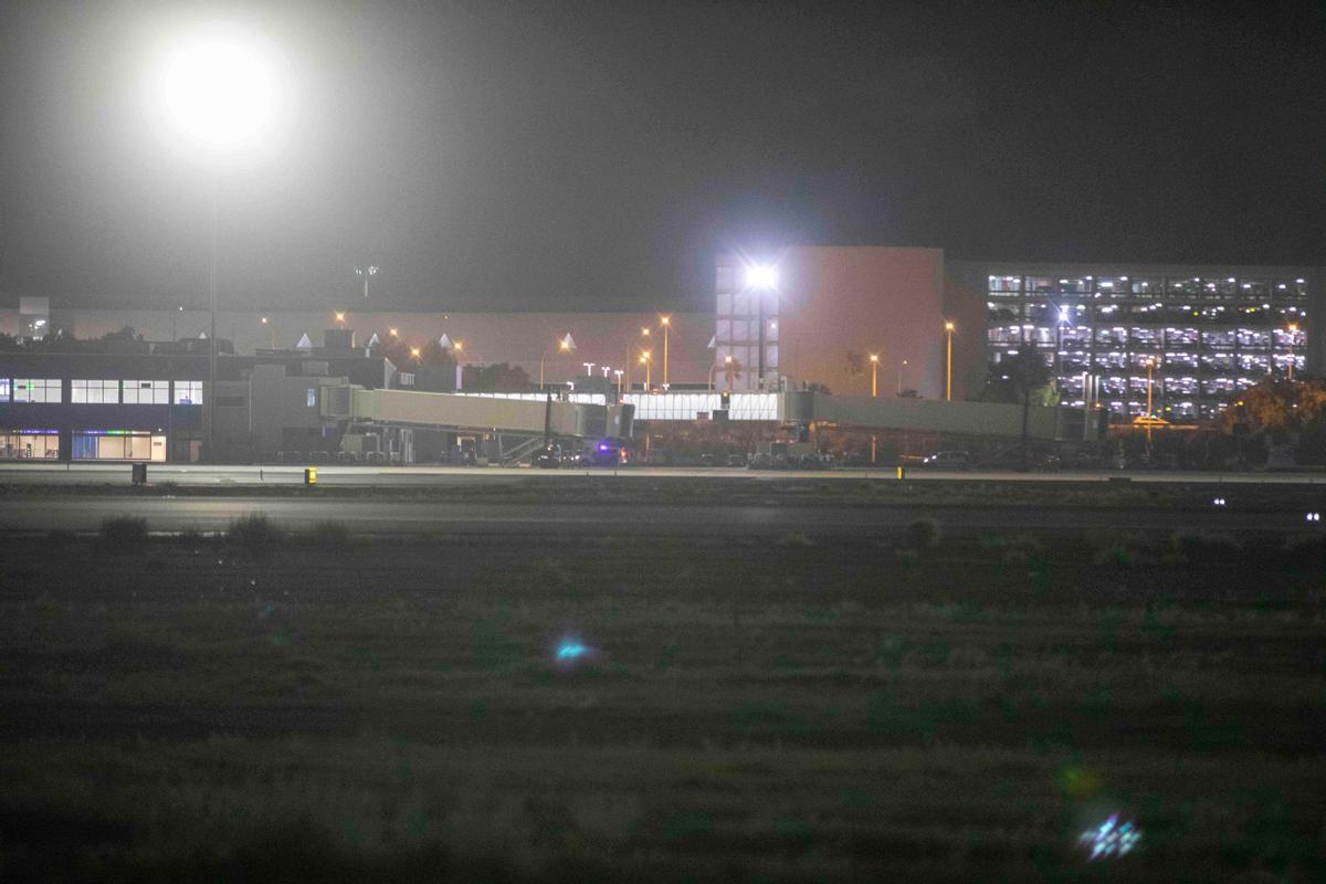 Cierra el aeropuerto de Palma por la presencia de pasajeros en las ...