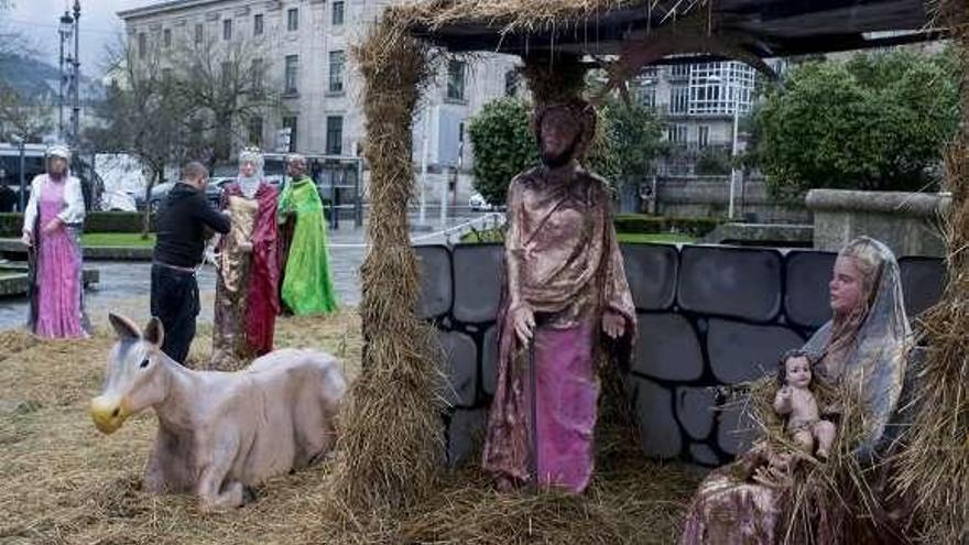 El polémico belén, antes del robo del Niño Jesús. // Brais Lorenzo